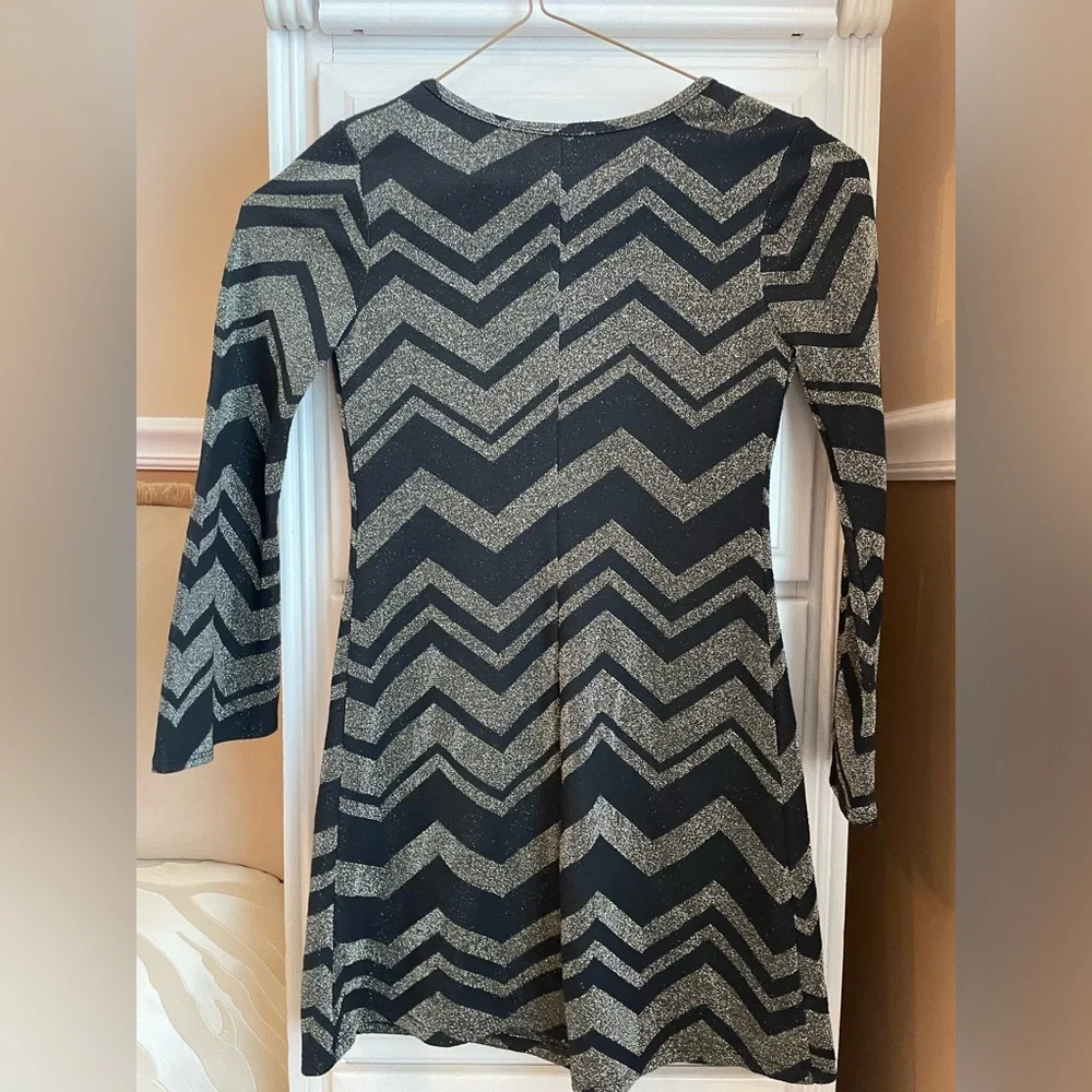 Amy Byer Black and Gold Chevron Shift Dress - Picture 4 of 4